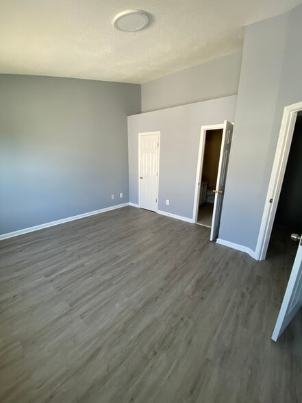 Building Photo - 8210 Catbird Cir