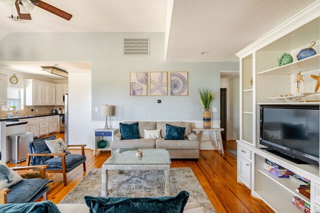 Primary Photo - 814 Helen Blvd