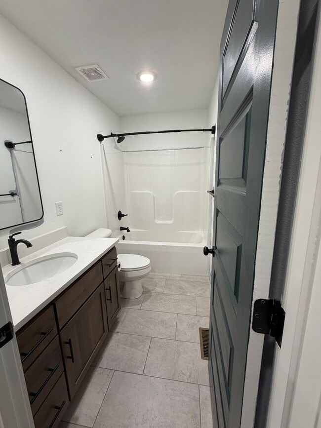 Building Photo - REMODELED 5 Bedroom | 3 Bathroom | 3 Car Garage HOME -- 3,554 sqft | BASEMENT! | NIXA SCHOOLS | F...