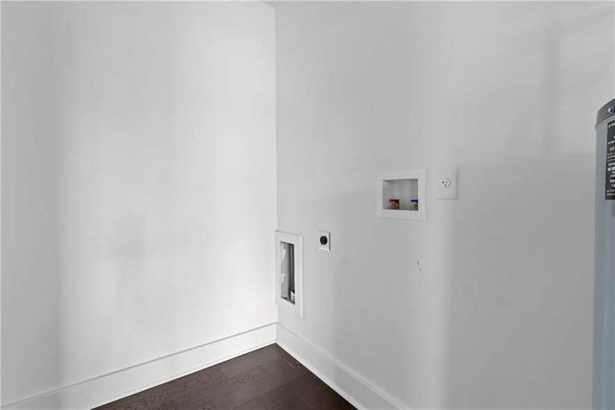 Building Photo - 610 Madola Rd