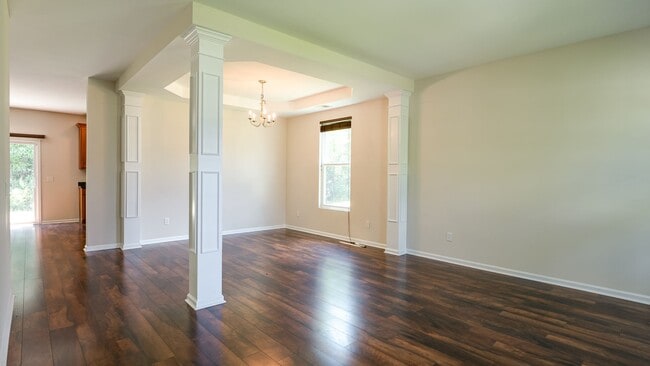 Building Photo - 4 Bedroom 2.5 Bath House in Sophia Landing...