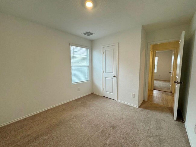 Building Photo - 109 Little Sparklers Lp