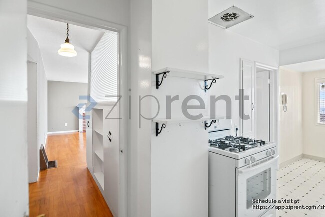 Building Photo - 16070 Selborne Dr