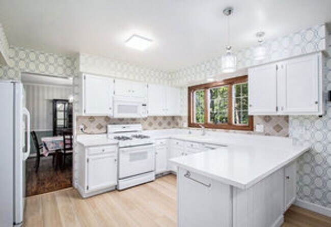 Building Photo - 6609 Merrick Dr