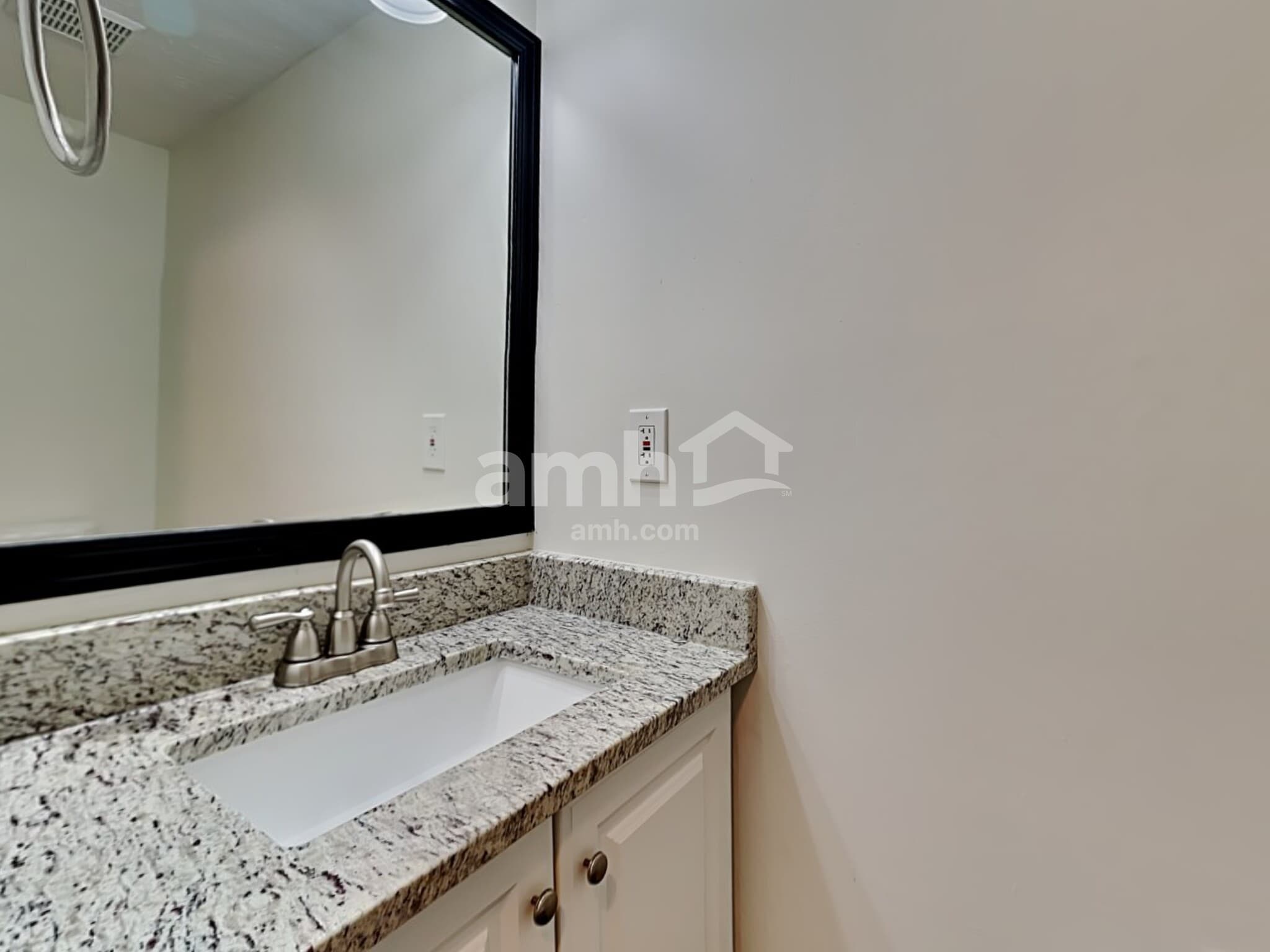 Building Photo - 216 Heftner Cir