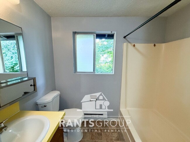Building Photo - 351R