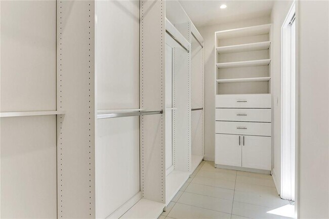 Building Photo - 2985 Lookout Pl NE