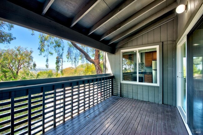 Building Photo - 355 Parkview Terrace