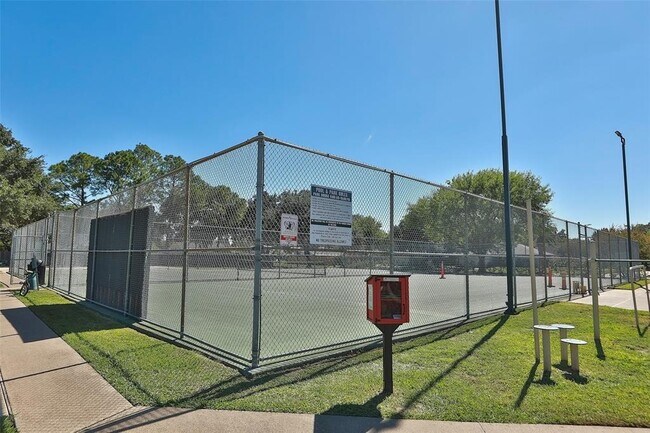 Building Photo - 10511 N Shadowdale Dr
