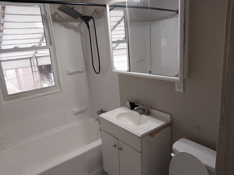 Building Photo - 15350 Alden St