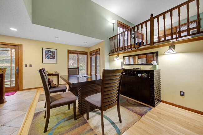 Building Photo - 15 Magnolia Ln N