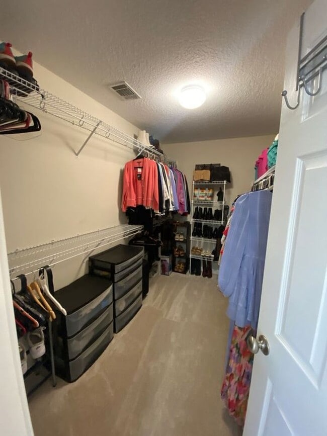 Building Photo - Beautifully Maintained Home in Prime Savannah Location