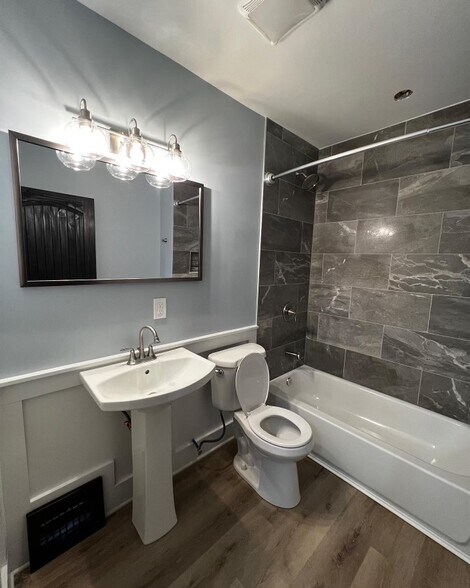 Primary Photo - 2835 Avondale Ave