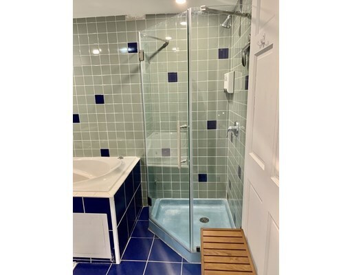 Building Photo - 726 Metropolitan Ave