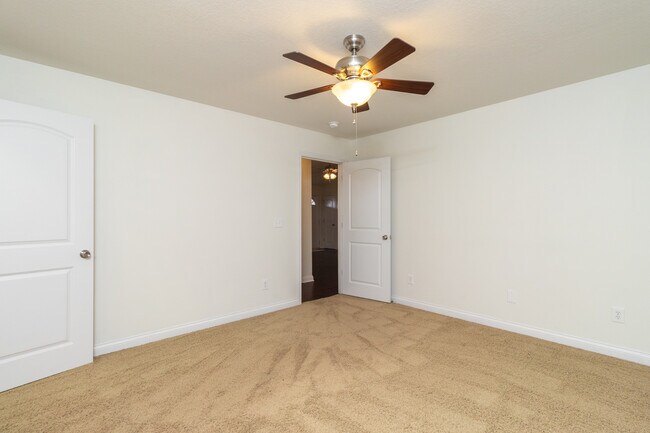 Building Photo - 624 Drakewood Rd