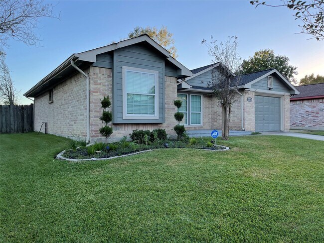 Building Photo - 9838 Golden Eagle St