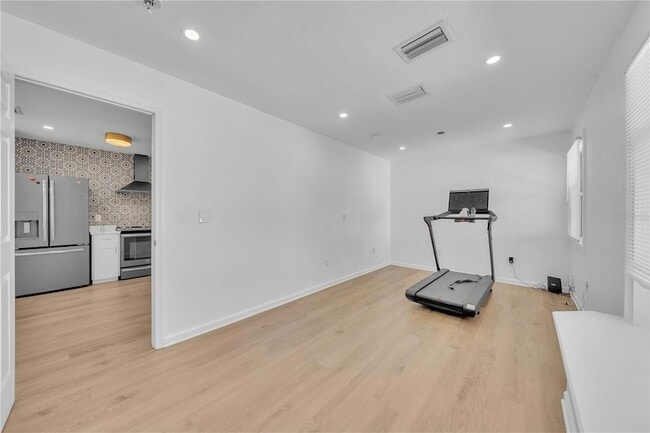 Building Photo - 314 W Frances Ave