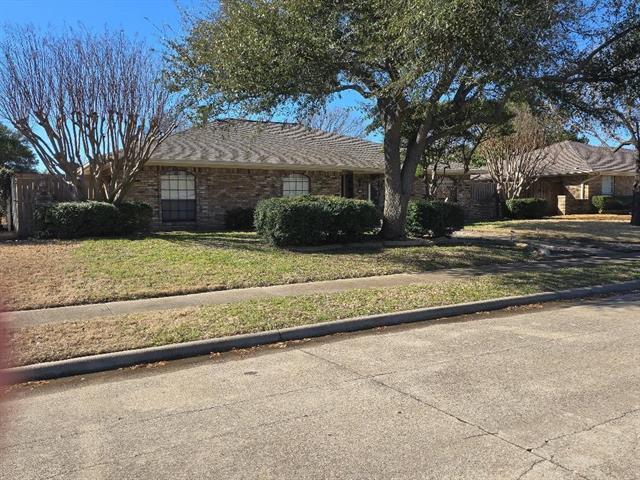 Building Photo - 2004 Cherbourg Dr