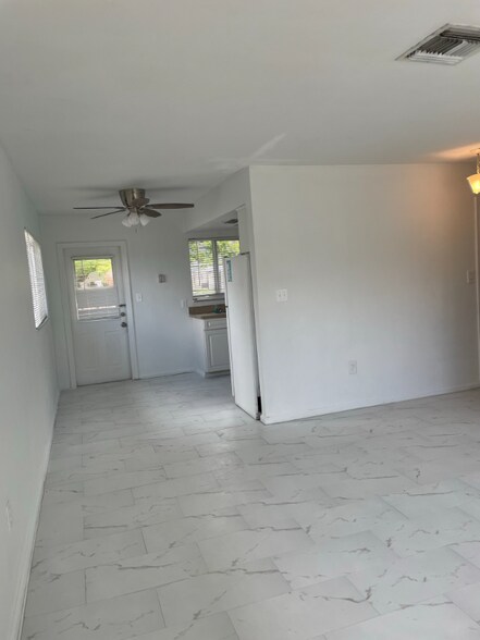 Building Photo - 627 92nd Ave N