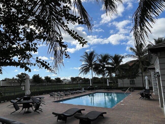 Building Photo - 4214 N Dixie Hwy