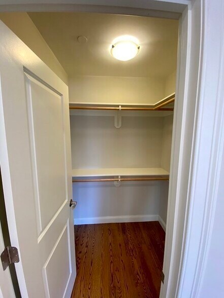 Building Photo - 8 Maplewood St