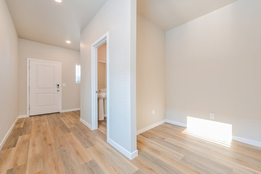Building Photo - 7412 Poudre St