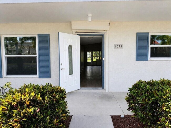 Building Photo - AVAILABLE NOW! Beautifully Renovated First-Floor Condo with Peaceful Screened Lanai