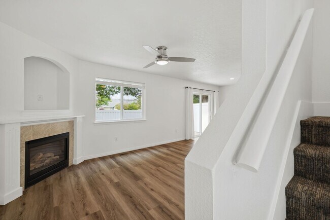 Building Photo - 3 Bedroom Kuna home with Fenced back yard - Pets Welcome!!