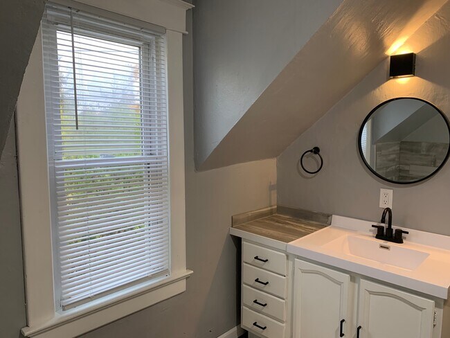 Upstairs Bathroom - 409 State St E
