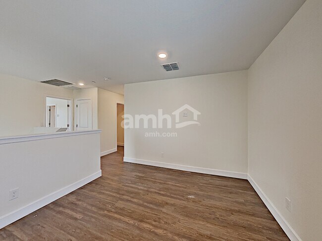 Building Photo - 5949 W Columbine Dr