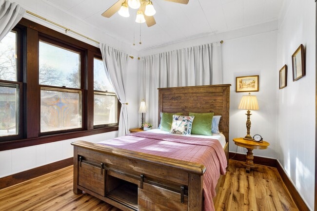 Building Photo - 676 S Waco St