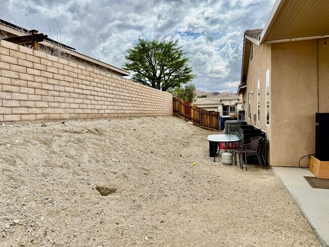 Building Photo - 13697 Mountain Top Dr