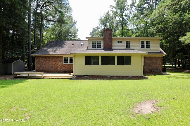 Building Photo - 202 Haldane Dr