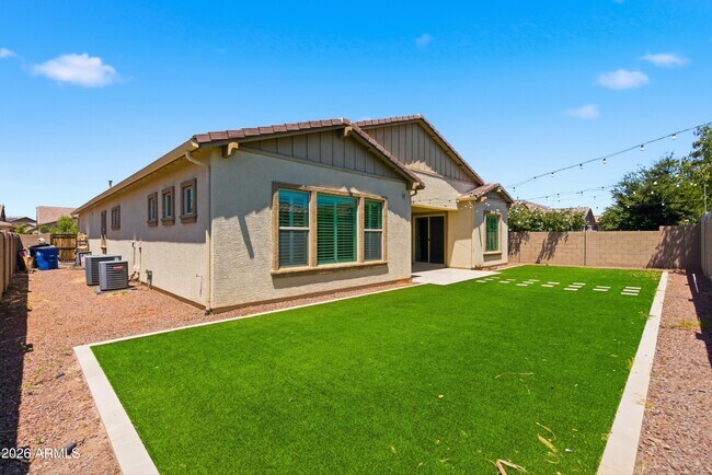 Building Photo - 1083 E Holland Park Dr