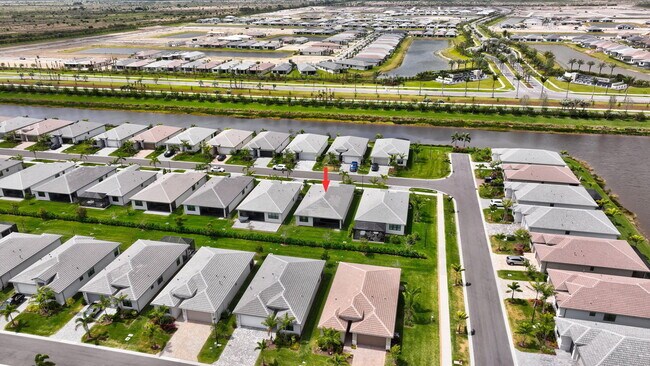 Building Photo - 12557 SW Rain River Dr