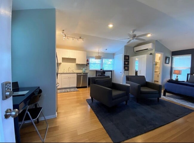 Building Photo - 4019 Ascot Ln