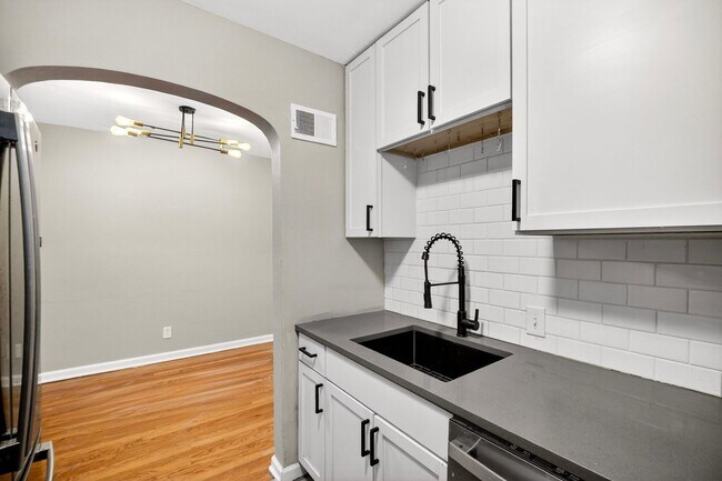 Building Photo - 2BR Brick Bungalow ($1,495/mo)