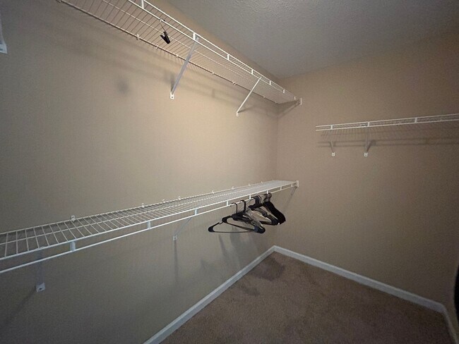 Building Photo - 651 Red Oak Ln