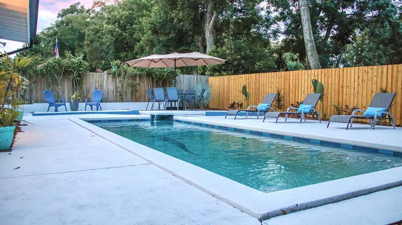 Building Photo - 3225 Pickfair St