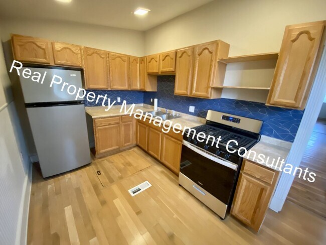 Building Photo - 515 Miami St