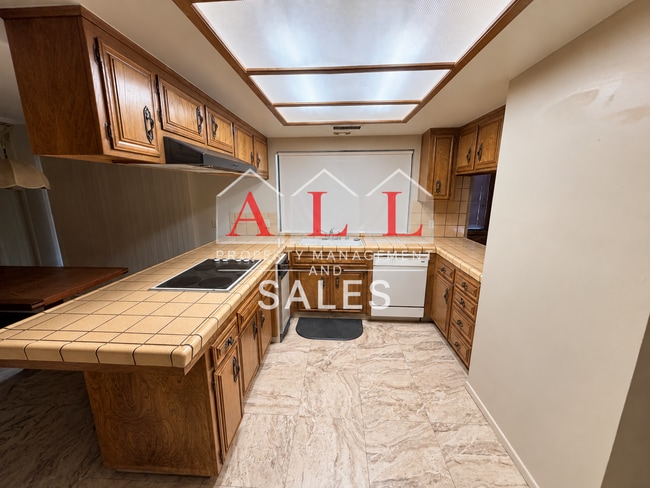 Building Photo - 8009 Dos Rios Way