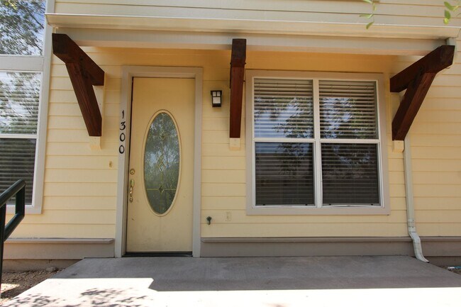 Building Photo - $500 Off Move-In Special – Spacious 4-Bed ...