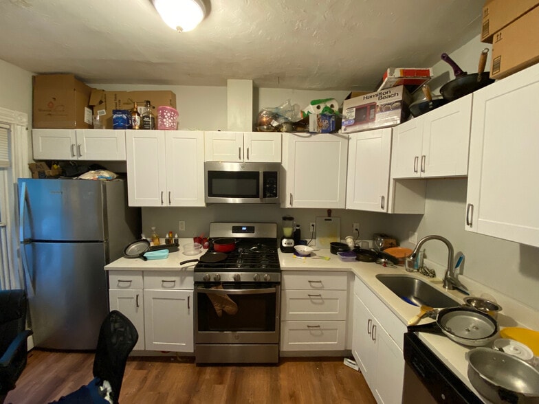 Building Photo - 82 Hillside St