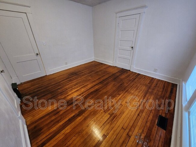 Building Photo - 1319 S 4th St