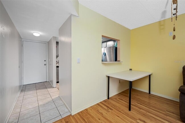 Building Photo - 1100 E Bay Dr