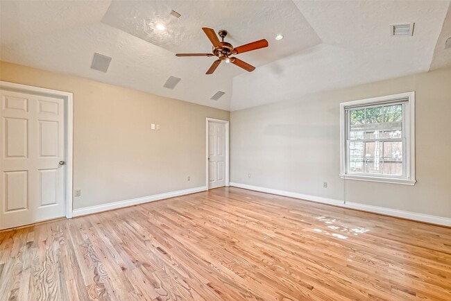 Building Photo - 3710 Linkview Dr