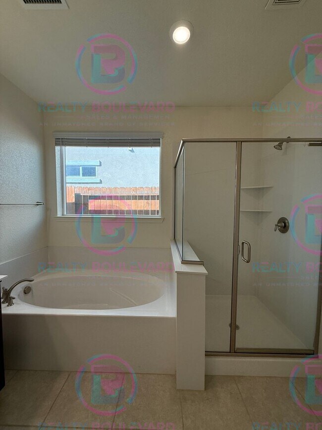 Building Photo - Gorgeous Newer 3 Bedroom Home! Located off...