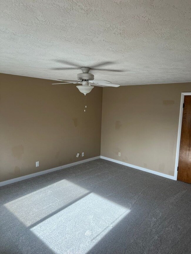 Building Photo - Tall