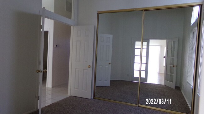 Building Photo - 252 Paseo Del Lago Cir