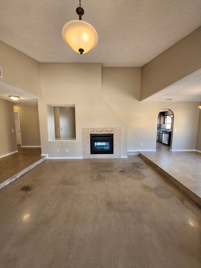 Building Photo - Charming Single-Story Home